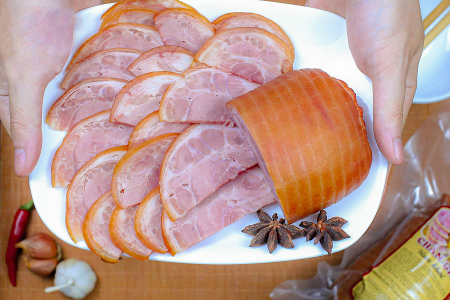 Học ngay bí quyết làm chân giò hun khói chuẩn vị thơm ngon